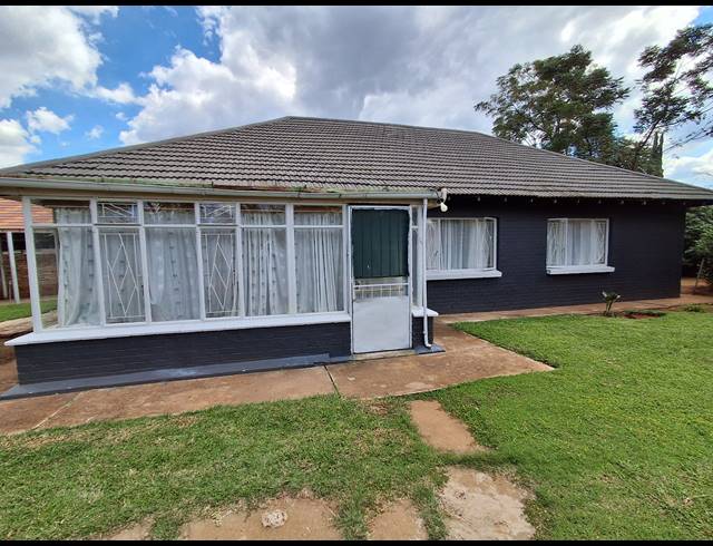 3 BEDROOM FREESTANDING FOR SALE IN STILFONTEIN EXT 3